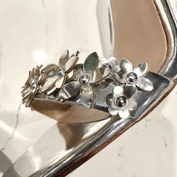 Aldo Women’s Silver Chrome Flower Heel Sandals NWOT - Picture 7 of 11